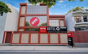 Hotel O Jankipuram Vikas Nagar